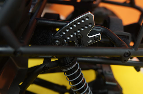 Крепление задних амортизаторов Yeah Racing (#AXWR-009) Aluminum HD Rear ShockDroop Lowering
